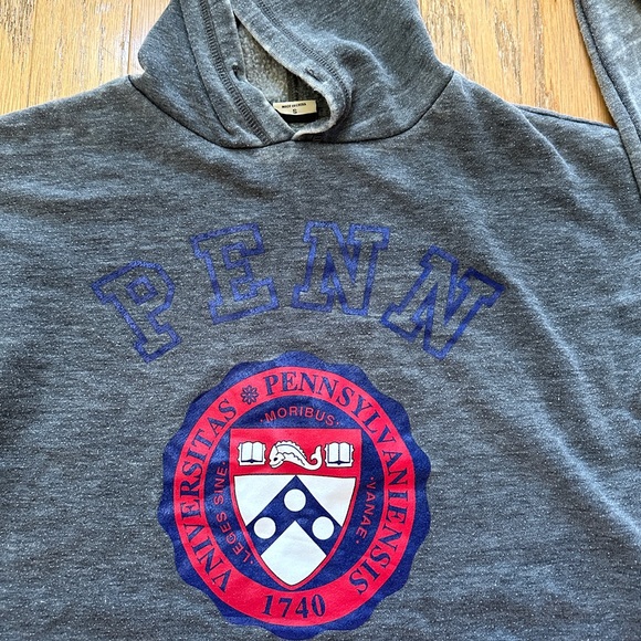 cropped PENN hoodie with raw hem - Picture 2 of 3